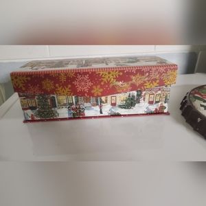 Christmas box with magnetic closure